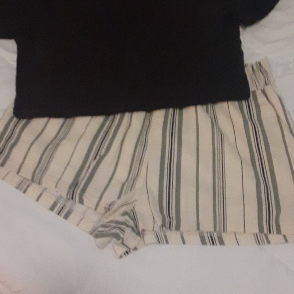 Clothes - Picture 6 of 16